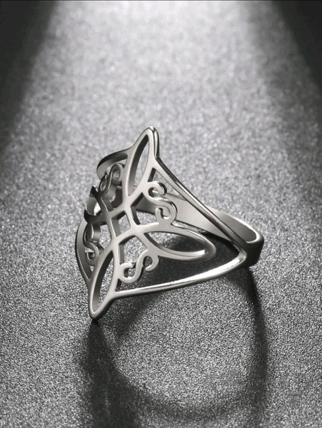 Knot Design Ring