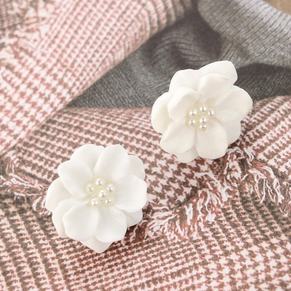 White Flower 3d Earrings