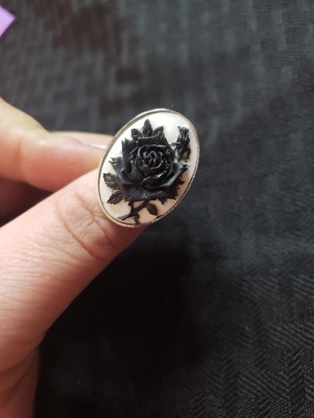 Black/White Flower Ring